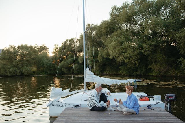 Waterside Dining: Simple and Tasty Recipes for Family Boating